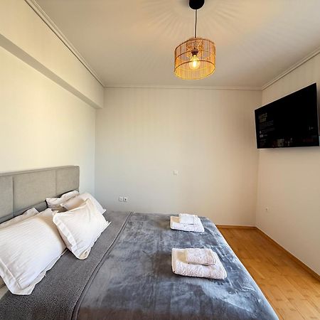 Sunny Home Private Jacuzzi Hydromassage Acropolis & Lycabettus Far View Parking 300M Metro Peristeri Атина Екстериор снимка