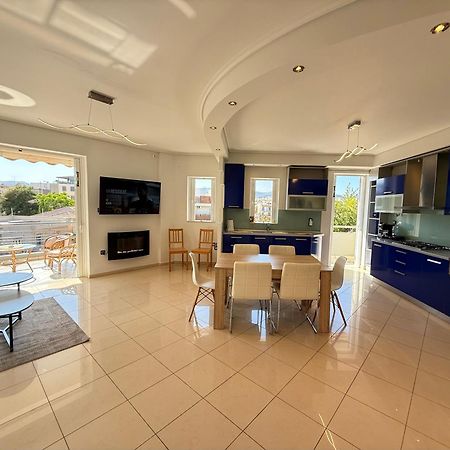 Sunny Home Private Jacuzzi Hydromassage Acropolis & Lycabettus Far View Parking 300M Metro Peristeri Атина Екстериор снимка