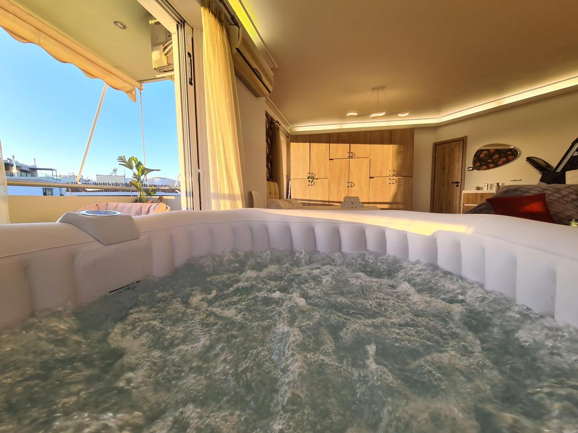 Sunny Home Private Jacuzzi Hydromassage Acropolis & Lycabettus Far View Parking 300M Metro Peristeri Атина Екстериор снимка